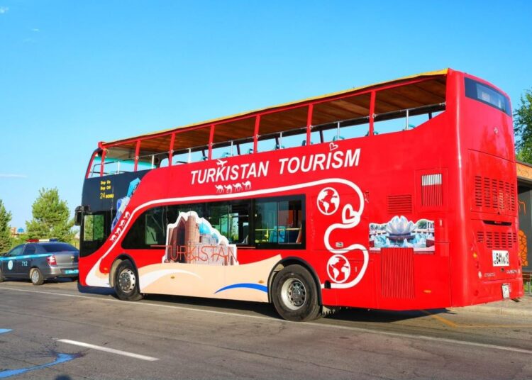 ТҮРКІСТАНДА «RED BUS» ЭКСКУРСИЯЛЫҚ АВТОБУСЫ ІСКЕ ҚОСЫЛДЫ