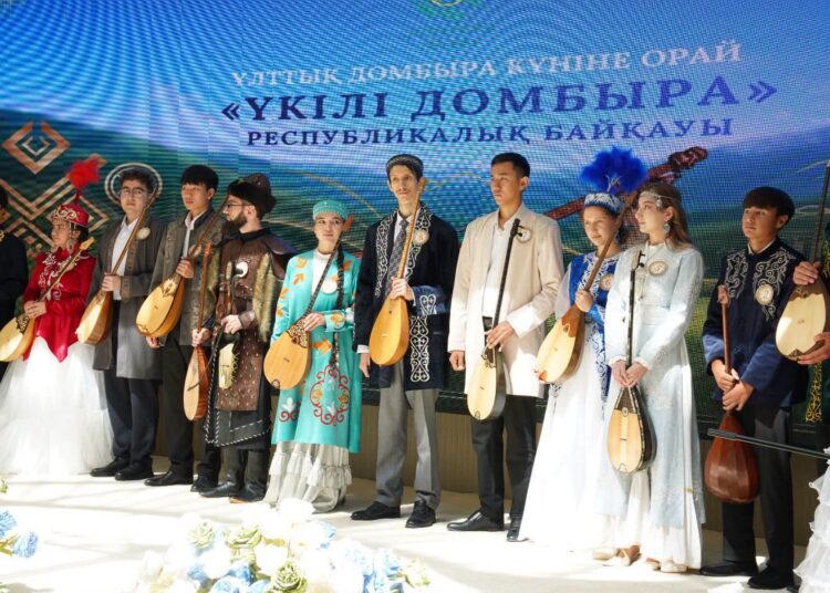 ТҮРКІСТАНДА ЖАҢА КОНСТИТУЦИЯНЫҢ КҮШІНЕ ЕНУІНЕ ОРАЙ «ҮКІЛІ ДОМБЫРА» РЕСПУБЛИКАЛЫҚ БАЙҚАУЫ ӨТТІ