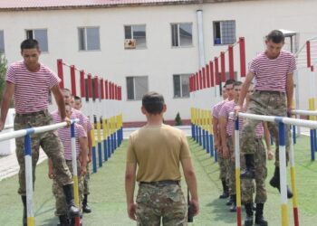 Әскер шыңдаған достық: Ұлттық ұланның әскери бөлімінде колледжде бірге оқыған 10 студент қызмет етуде