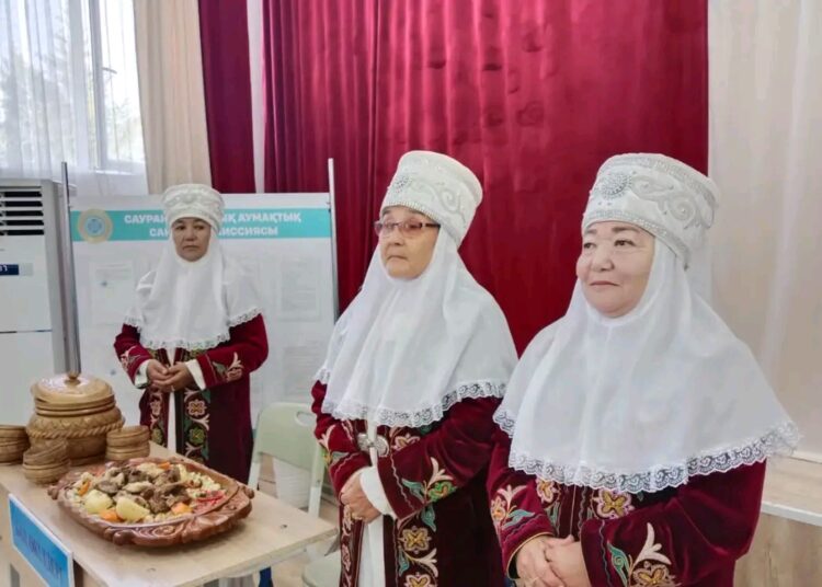 ҚҰРЫЛТАЙ: САУРАНДА САЙЛАУШЫЛАРҒА ҰЛТТЫҚ ДӘМДЕР ҰСЫНЫЛДЫ