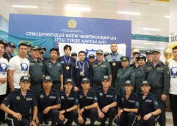 Ұландықтар Қазақстанды әйгіледі: Әлем чемпиондары елге оралды