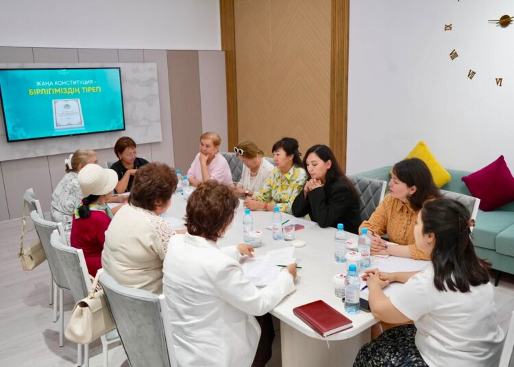 АНАЛАР КЕҢЕСІ ЖАҢА КОНСТИТУЦИЯНЫҢ НЕГІЗГІ БАҒЫТТАРЫН ТАЛҚЫЛАДЫ