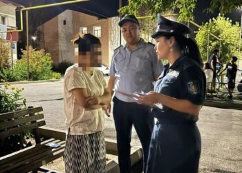 Полицейлер тұрғын үйді аралап, түсіндіру жұмыстарын жүргізді