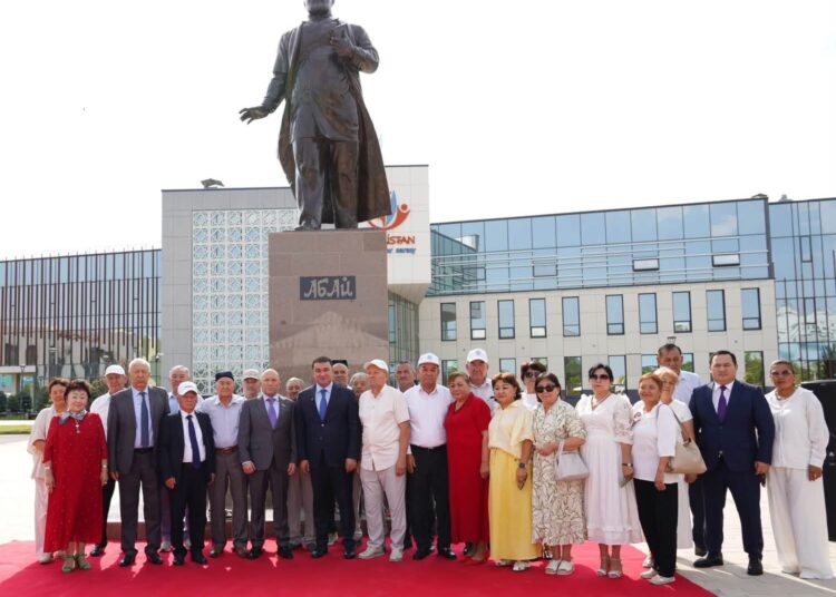 ТҮРКІСТАНДА АБАЙ МҰРАСЫ ҰЛЫҚТАЛЫП, ЖАСТАРҒА «АБАЙ ЖОЛЫ» СЫЙҒА ТАРТЫЛДЫ