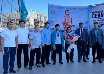 Шымкенттік әлем чемпионын әуежайдан салтанатты түрде күтіп алды