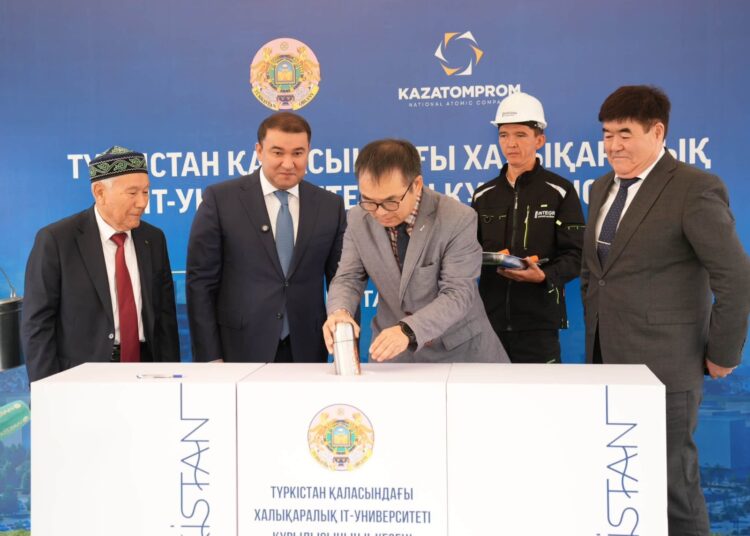 ПРЕЗИДЕНТ ТАПСЫРМАСЫ: ТҮРКІСТАНДА ХАЛЫҚАРАЛЫҚ ІТ УНИВЕРСИТЕТІНІҢ ЖАҢА ОҚУ КОРПУСЫНЫҢ ҚҰРЫЛЫСЫ БАСТАЛДЫ