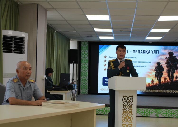 Ұлттық ұлан батыры оқушылармен кездесті