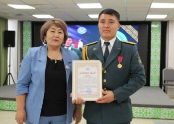 Ұлттық ұлан батыры оқушылармен кездесті