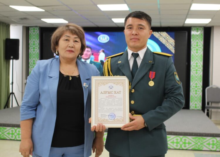 Ұлттық ұлан батыры оқушылармен кездесті