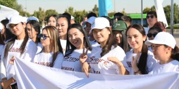 Сенбілікте бас қосқан мың жас: Шымкентте ауқымды экологиялық акция өтті