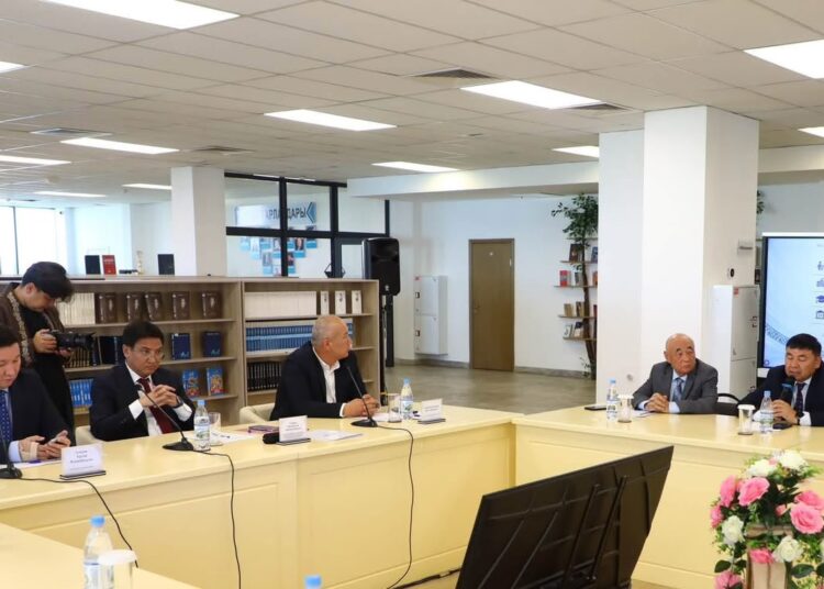 ТҮРКІСТАНДА «КІТАП ОҚИТЫН ҰЛТ» ЖОБАСЫ АЯСЫНДА «КІТАППЕН КЕМЕЛДЕНГЕН ҰЛТ» АТТЫ ДӨҢГЕЛЕК ҮСТЕЛ ӨТТІ