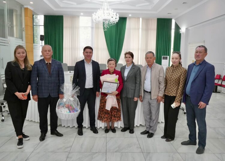 ҚАРТТАР КҮНІНЕ ОРАЙ ҚҰРМЕТ КӨРСЕТІЛДІ