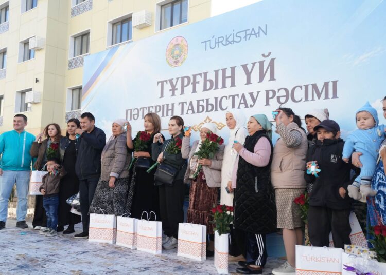 РЕСПУБЛИКА КҮНІНДЕ ТҮРКІСТАНДА 14 ТҰРҒЫН ҮЙ, 600-ГЕ ЖУЫҚ ПӘТЕР ПАЙДАЛАНУҒА БЕРІЛДІ