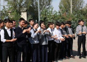 Ұлттық ұлан офицерлері алматылық оқушыларға ерлік сабағын өткізді.