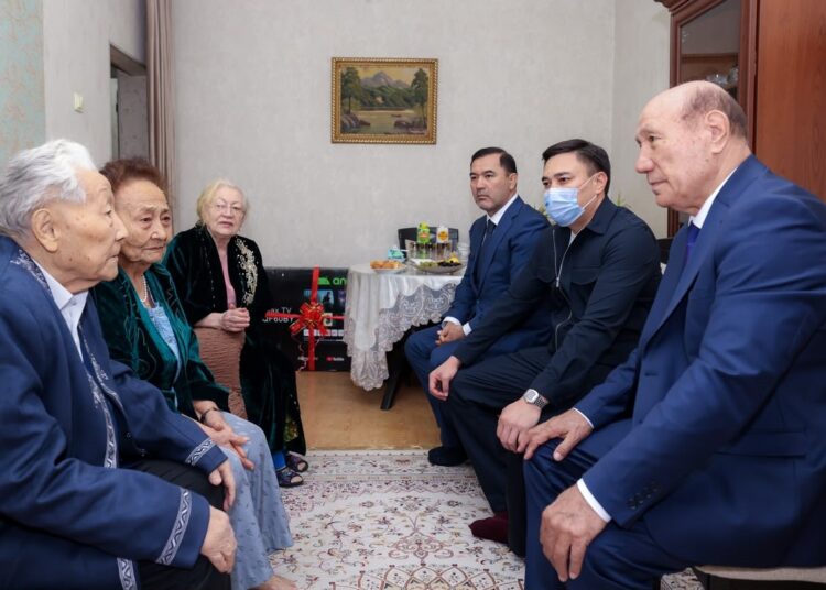ШЫМКЕНТТЕ АҒА БУЫН ӨКІЛДЕРІНЕ ҚҰРМЕТ КӨРСЕТІЛДІ